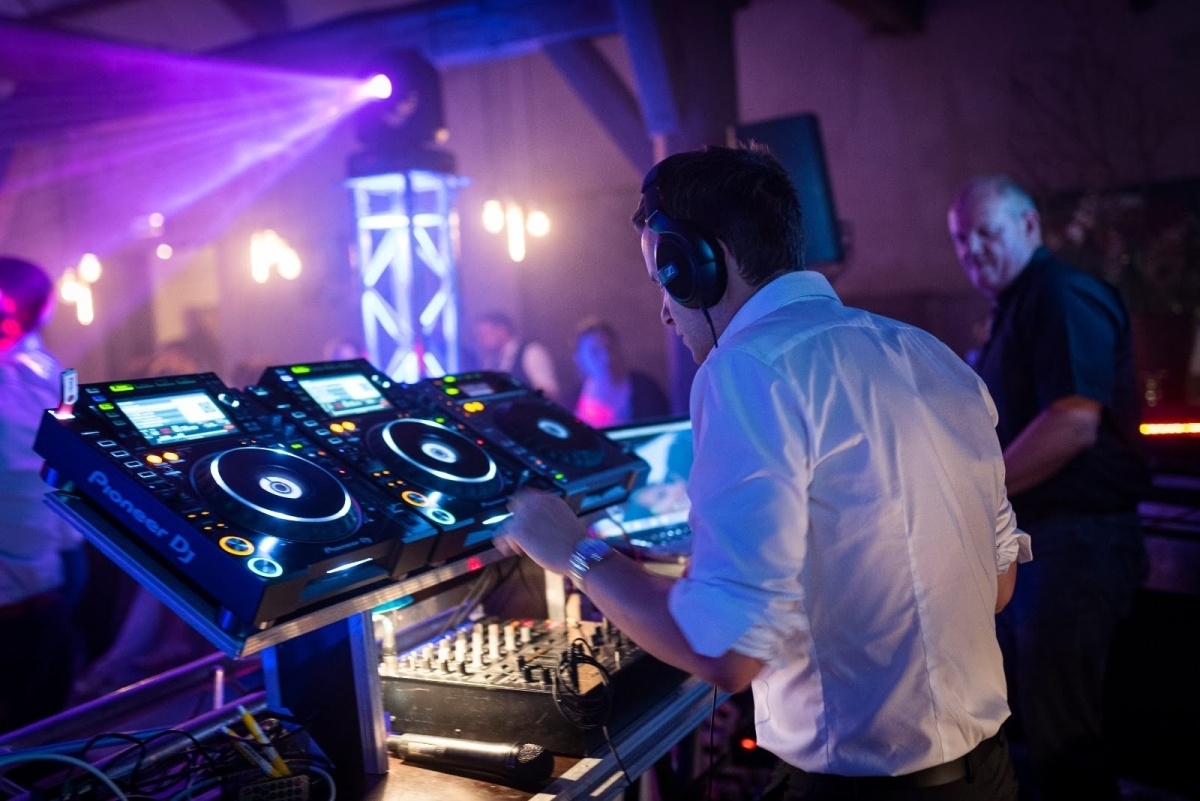 Wat kost een dj huren?