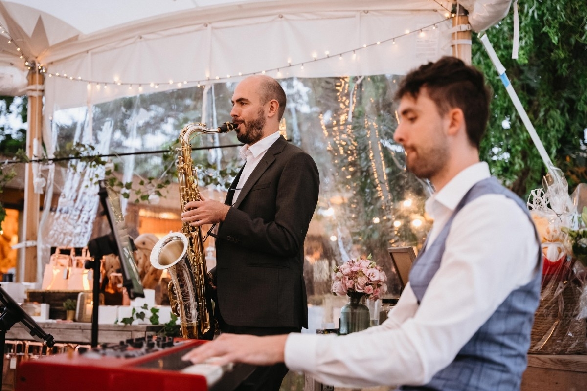 DJ, liveband of allebei? En wat met muziekrechten?